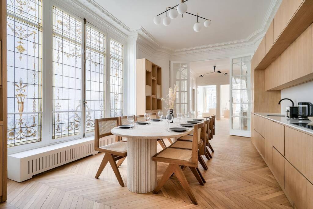 Superbe Haussmannien Aux Prestations Luxueuses Parijs