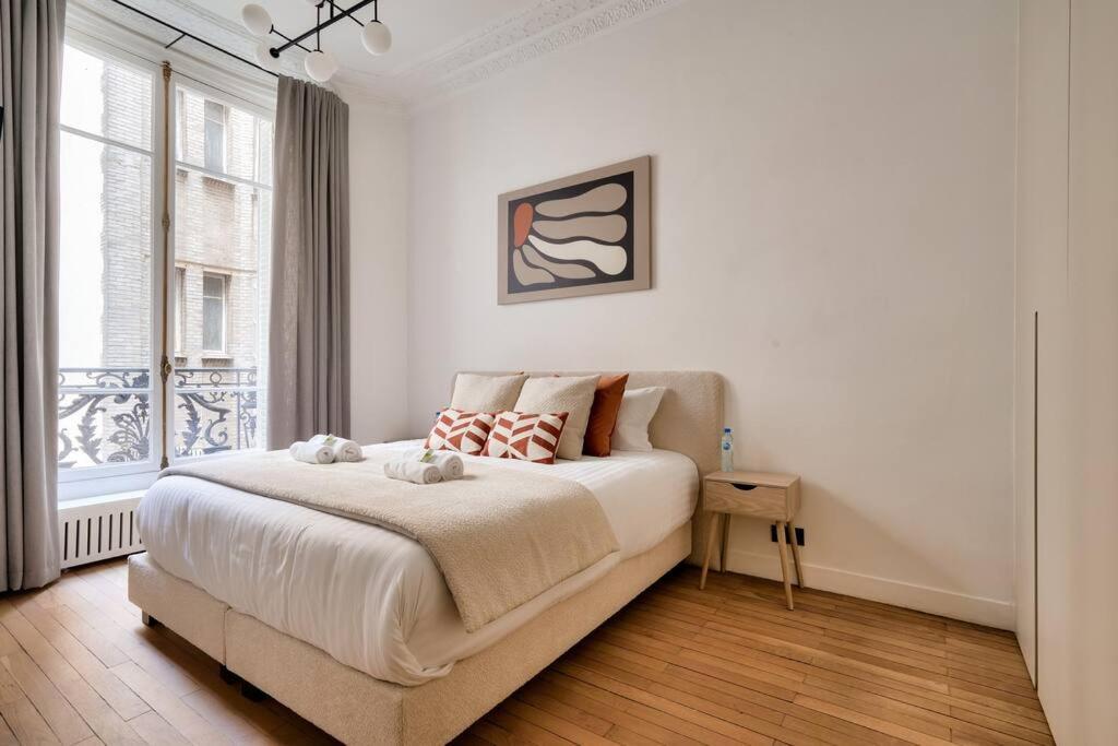 Superbe Haussmannien Aux Prestations Luxueuses * Parijs