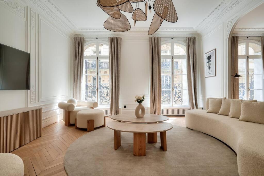 Superbe Haussmannien Aux Prestations Luxueuses Parijs